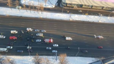 Пострадавших в крупном ДТП на Кутузовском проспекте в Москве эвакуируют вертолётом