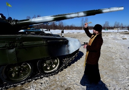 Протоиерей Смирнов обосновал необходимость освящать ядерное оружие: нас спасают только ракеты