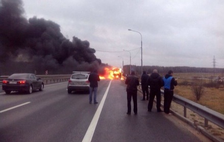 На трассе в Подмосковье сгорел рейсовый автобус