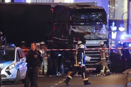 Полиция Берлина признала умышленным наезд грузовика на людей