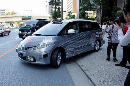 В Токио стартовали тестовые поездки беспилотных такси с пассажирами