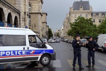 Один полицейский ранен в результате нападения у Нотр-Дама в Париже