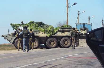 На границе с Крымом наблюдается концентрация украинской бронетехники
