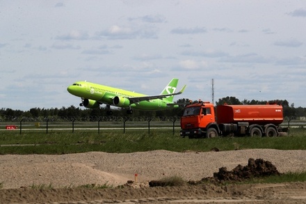 Самолёт S7 приземлился в Ростове-на-Дону с отказавшим двигателем
