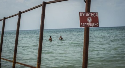 В Крыму жители вышли на акцию против строительства завода на бывшем пляже «Kaзантипа»