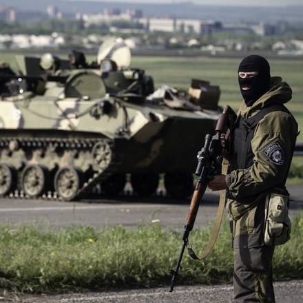 Под Луганском возобновился бой между пограничниками и ополченцами 