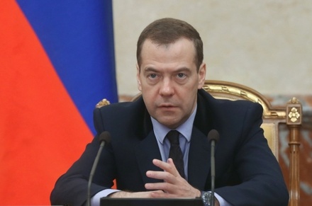 Дмитрий Медведев призвал правительство сдержать рост цен и безработицы