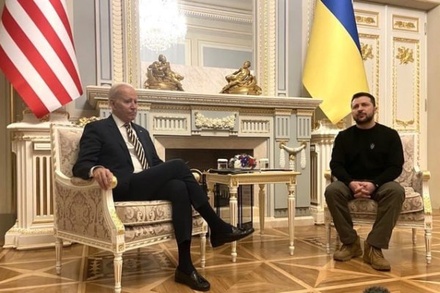 Политолог связал визит Байдена в Киев с началом избирательной кампании в США