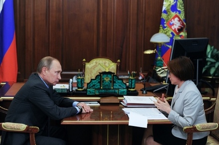 Банкиры просят не впадать в крайности после слов Путина о запрете выезда для должников