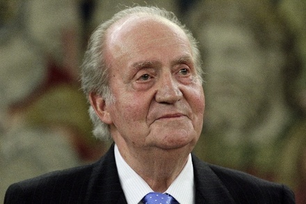 Бывший король Испании Хуан Карлос I пообещал покинуть страну из-за финансового скандала