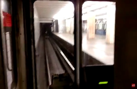 В московском метро ездил поезд с открытой кабиной машиниста