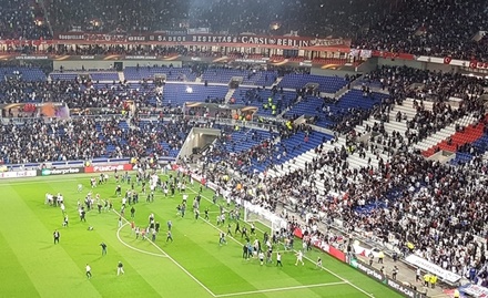 Матч «Лион» – «Бешикташ»  начался на час позже из-за беспорядков на стадионе