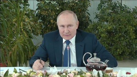 Путин заявил об отсутствии предпосылок для введения военного положения в стране