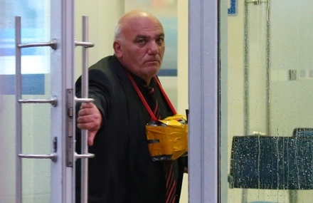 Неизвестный мужчина угрожает устроить взрыв в отделении банка в центре Москвы