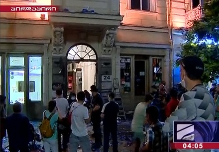 В Тбилиси разгромили офис правящей партии «Грузинская мечта»