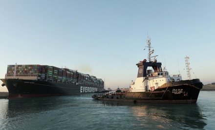 Все застрявшие из-за аварии контейнеровоза суда прошли Суэцкий канал