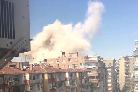 Число пострадавших при взрыве в турецком Диярбакыре возросло до 10