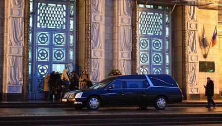 Дмитрий Медведев приехал проститься с убитым послом Андреем Карловым