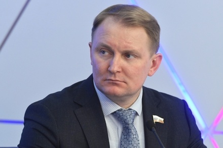 Депутат предложил платить срочникам 100 тысяч рублей за год службы