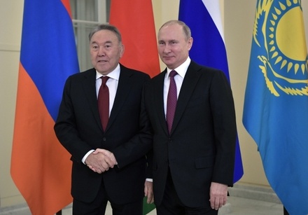 Путин рассчитывает на преемственность в Казахстане после ухода Назарбаева