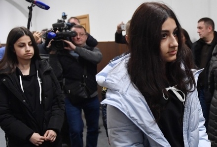 Сестёр Хачатурян признали потерпевшими по делу о насилии и побоях