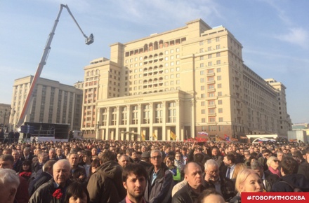 На акцию солидарности с Петербургом пришли более 50 тысяч москвичей