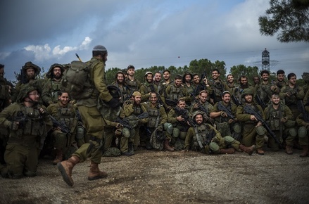 Востоковед объяснил вывод израильских войск из Газы давлением со стороны США  
