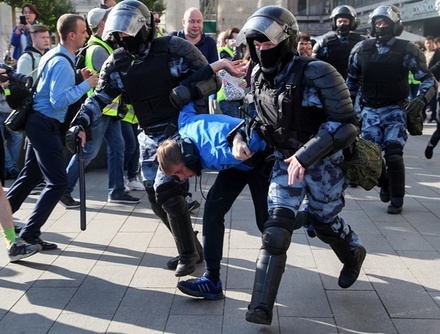 «ОВД-Инфо» сообщает о 828 задержанных на несогласованной акции в Москве