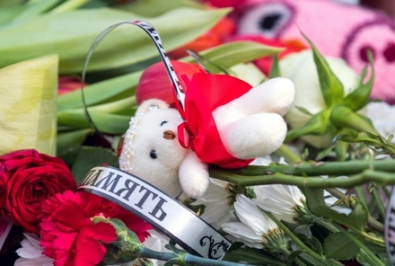 Власти Москвы призывают желающих почтить память жертв в Кемерове прийти на Манежную площадь 