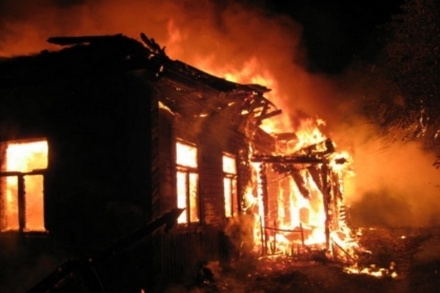 Семья из пяти человек погибла при пожаре в Ленинградской области