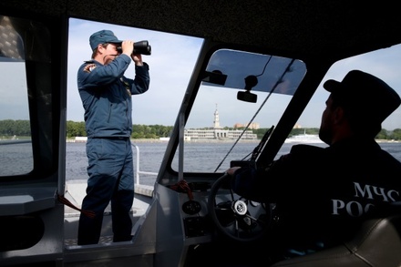 Три члена экипажа с затонувшего в Крыму плавучего крана пропали без вести
