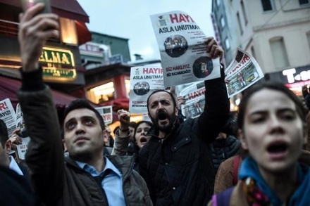 Тысячи недовольных результатом референдума вышли на улицы Стамбула