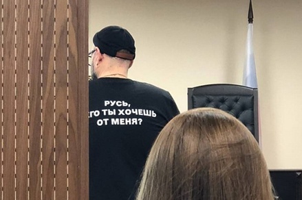 Серебренников пришел в суд в футболке с цитатой из Гоголя