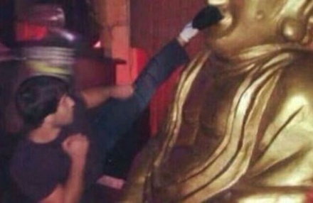На борца из Дагестана завели ещё два дела из-за осквернения статуи Будды