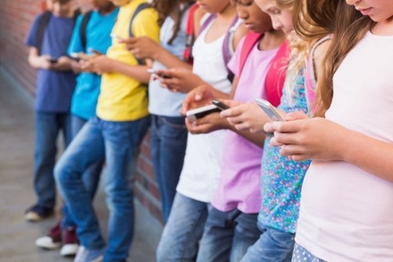 В Италии заявили о начале использования смартфонов на занятиях в школах