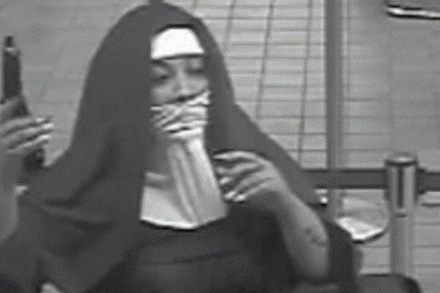 В США две женщины в одежде монахинь пытались ограбить банк