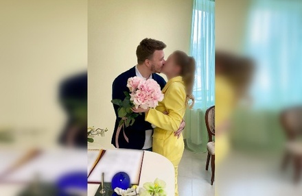 Отчим Софьи Сапеги отреагировал на женитьбу Романа Протасевича на новой возлюбленной: флаг ему в руки