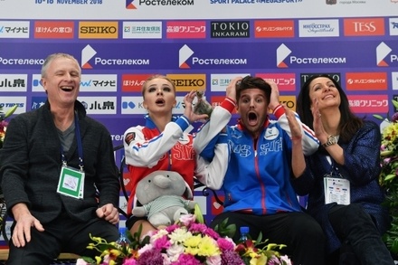 Фигуристы Степанова и Букин победили в танцах на льду на этапе Гран-при в Москве