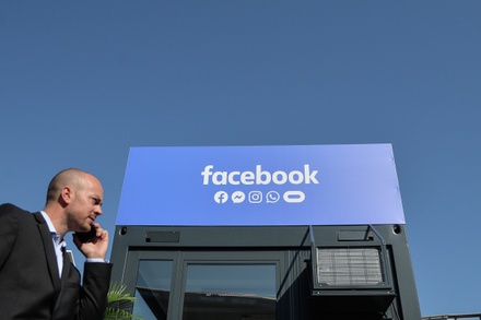 В Минкомсвязи не знают об отказе в отсрочке Facebook и Twitter на перенос серверов в РФ