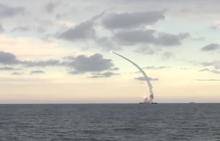 Каспийские моряки выпустили 18 крылатых ракет по позициям ИГ в Сирии