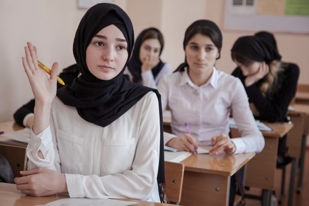 В Госдуме назвали законным решение парламента Чечни о ношении хиджаба в школах