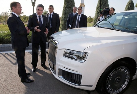 Туркмения готова купить всю линейку автомобилей Aurus