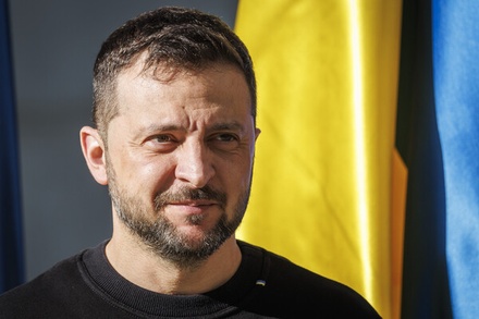 Константин Затулин заявил, что Владимир Зеленский продаётся вместе с Украиной