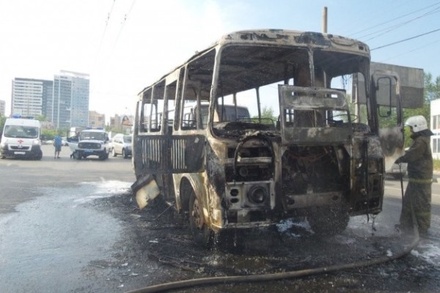 В Екатеринбурге во время движения загорелся автобус с пассажирами