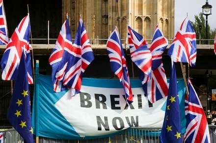 Флаг ЕС со здания британского постпредства в Брюсселе сняли, не дожидаясь Brexit