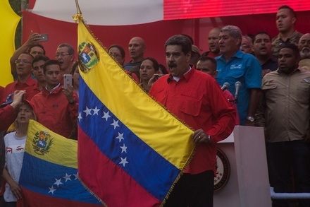 Мадуро призвал Венесуэлу «порхать как бабочка, жалить как пчела»
