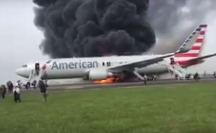 Число пострадавших при возгорании самолёта в Чикаго возросло до 20
