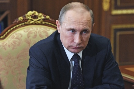 Владимир Путин поручил установить виновных в трагедии на озере в Карелии