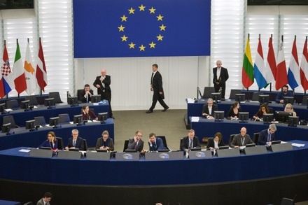 Европарламент принял резолюцию с призывом к руководству ЕС ввести против РФ санкции