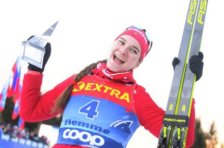 Российская лыжница Наталья Непряева заняла первое место на этапе Кубка мира